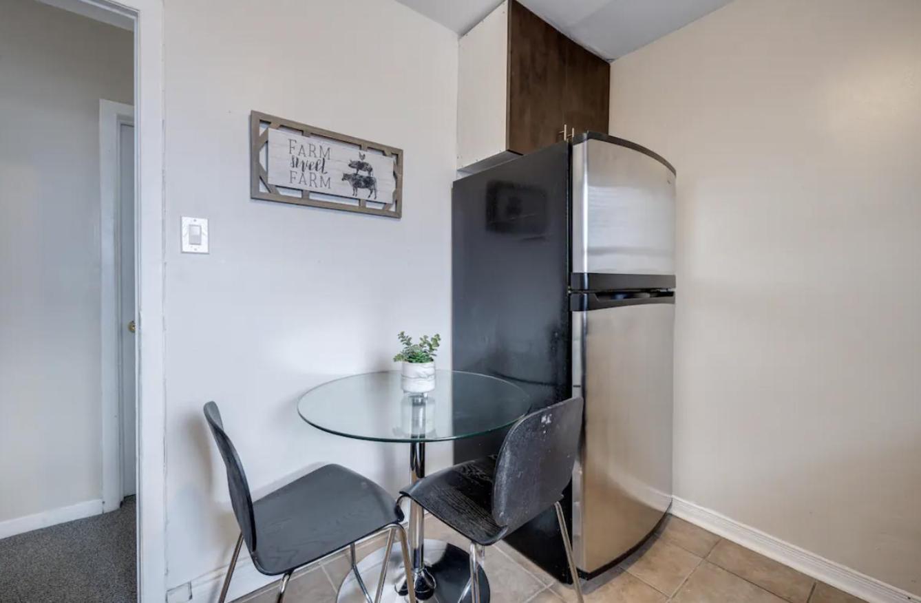 Eglinton West Guest Suite Toronto Exterior foto